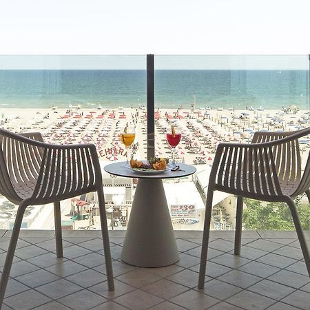 Hotel Regina Fronte Mare Rimini Exterior photo