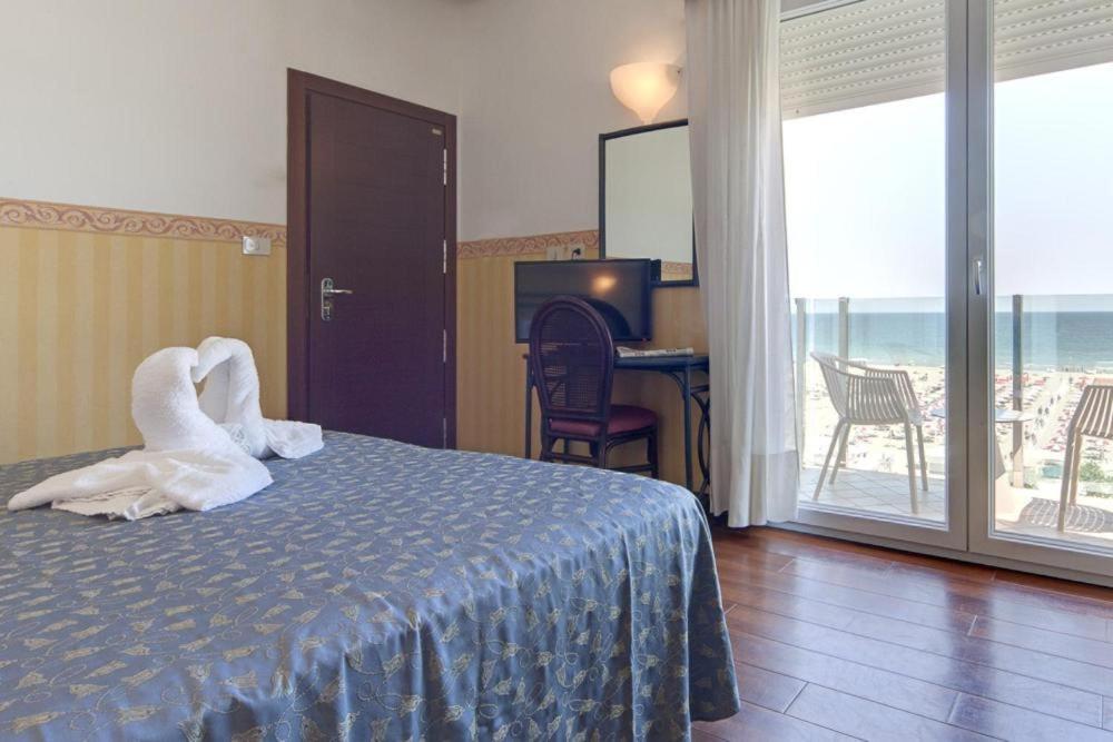 Hotel Regina Fronte Mare Rimini Exterior photo