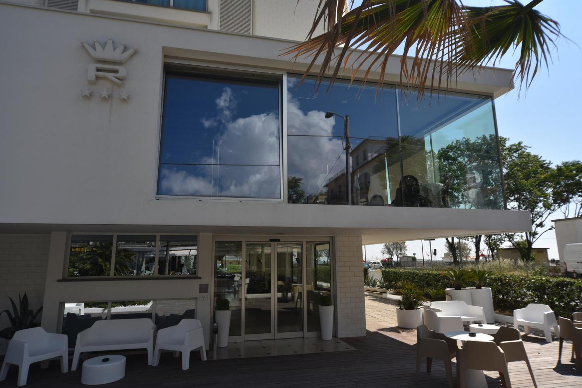 Hotel Regina Fronte Mare Rimini Exterior photo