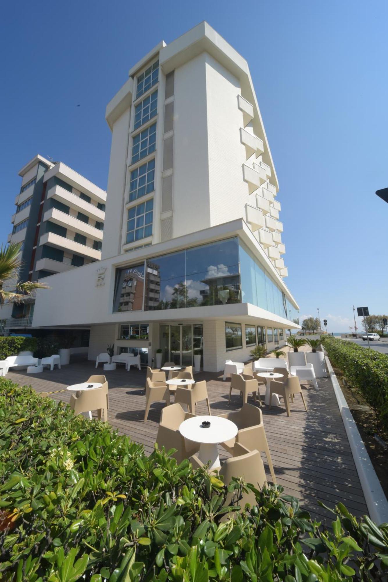 Hotel Regina Fronte Mare Rimini Exterior photo