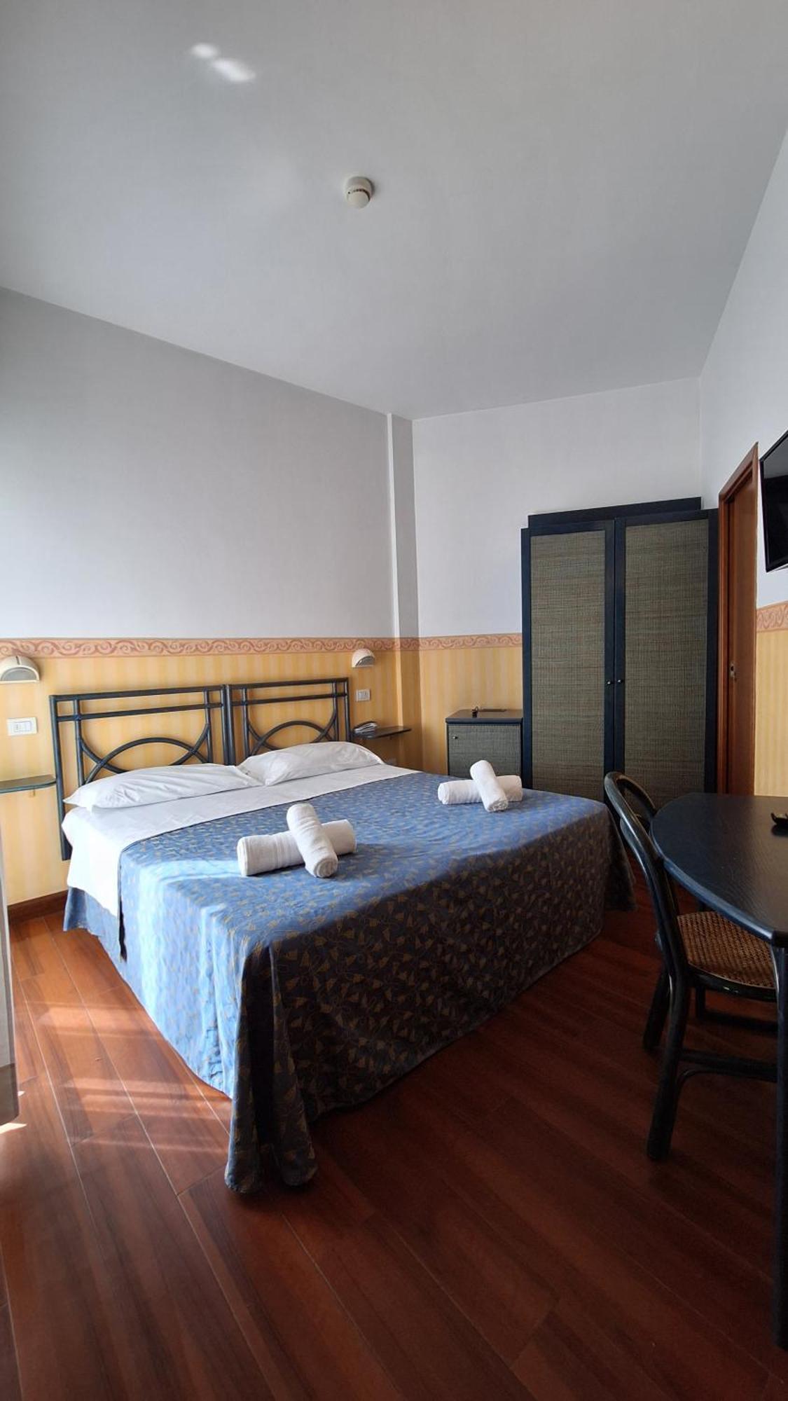 Hotel Regina Fronte Mare Rimini Exterior photo
