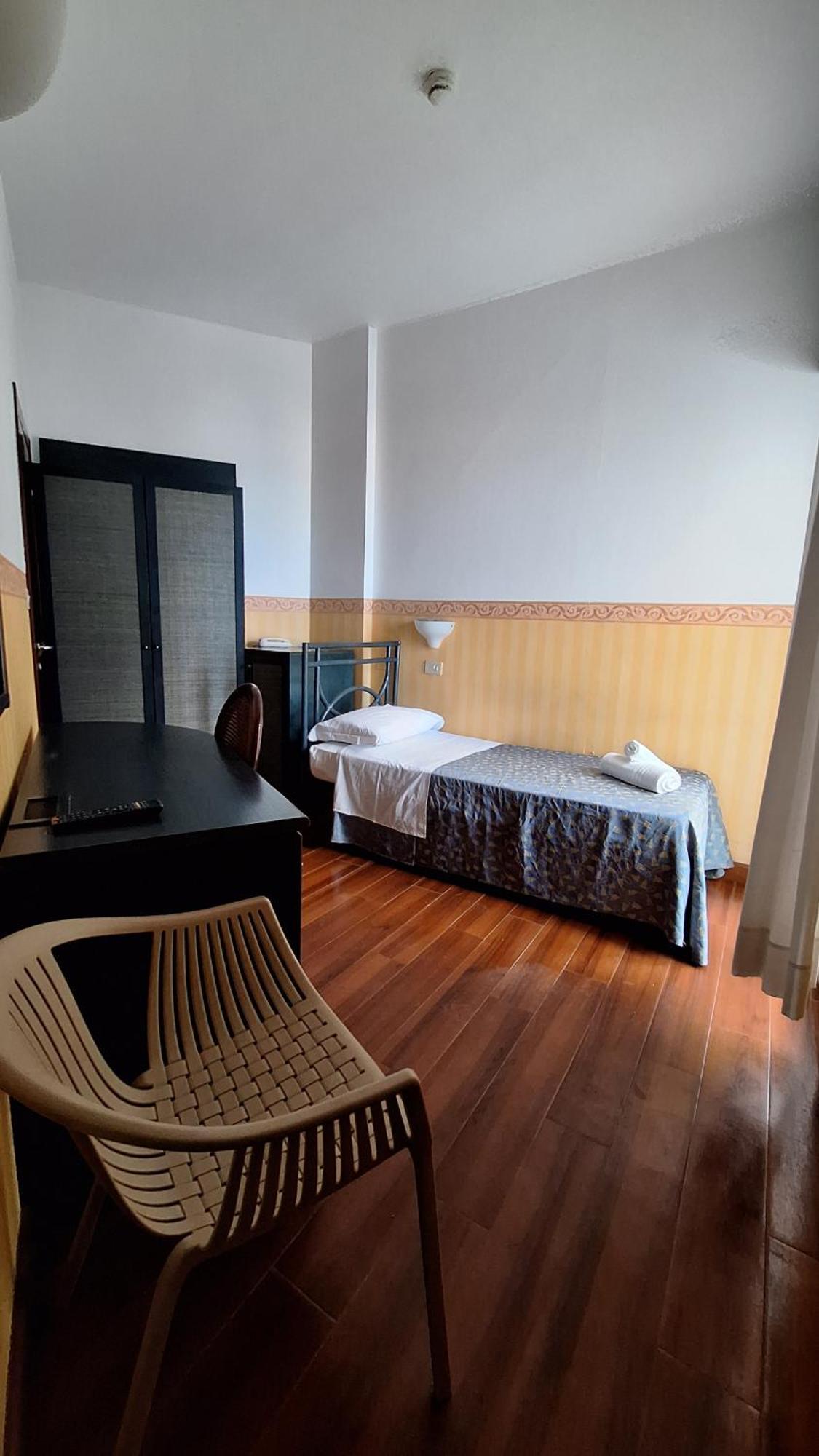 Hotel Regina Fronte Mare Rimini Exterior photo