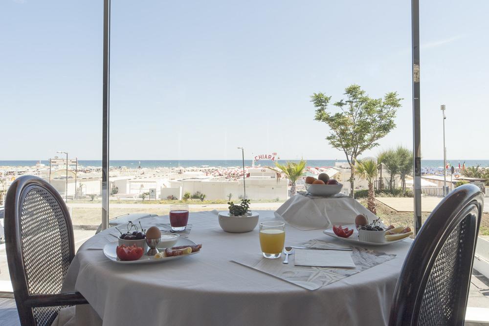 Hotel Regina Fronte Mare Rimini Exterior photo