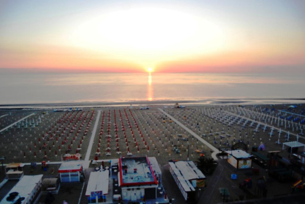 Hotel Regina Fronte Mare Rimini Exterior photo