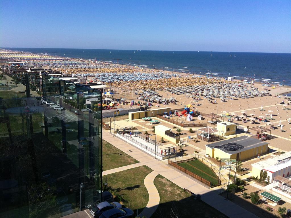 Hotel Regina Fronte Mare Rimini Exterior photo